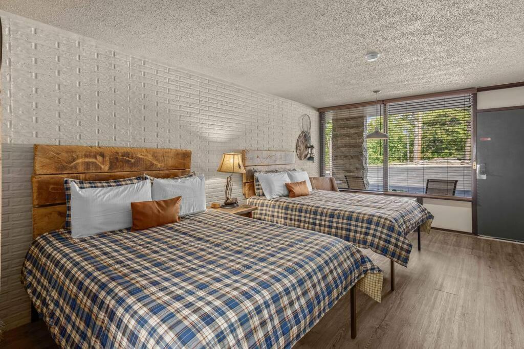 Stonegate Lodge 2 Queen Beds Fast Wifi 50" Tv Salt Water Pool Room #207 Юрика-Спрінгс Екстер'єр фото