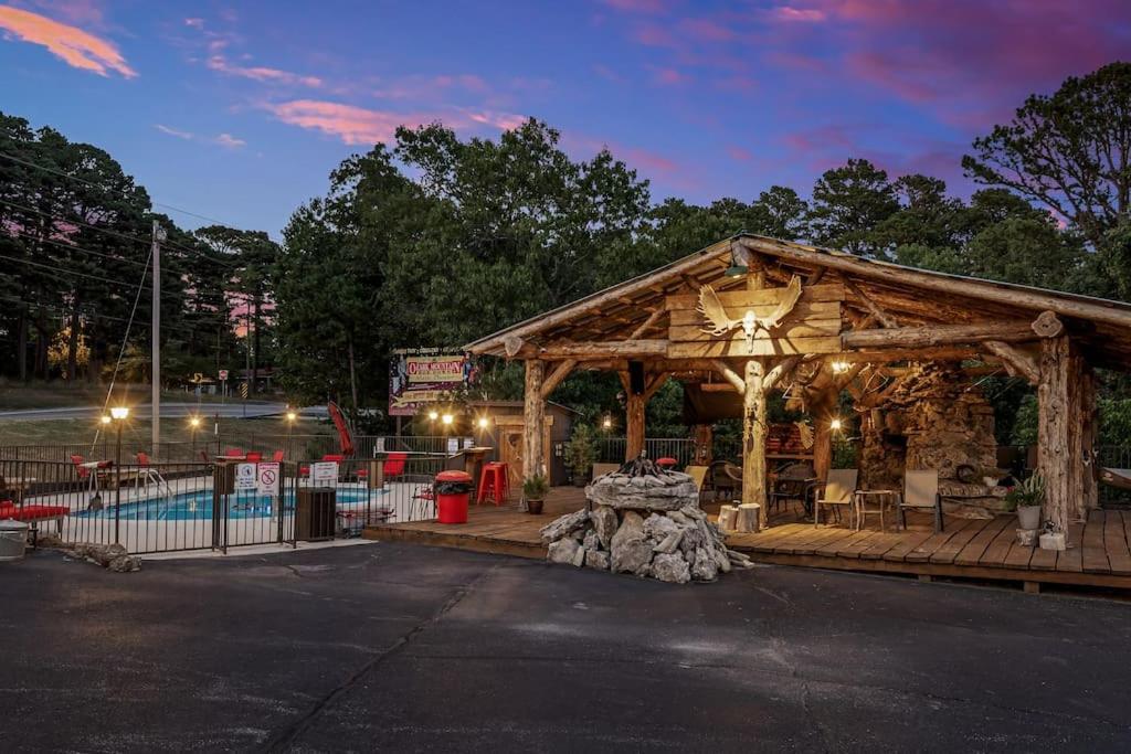Stonegate Lodge 2 Queen Beds Fast Wifi 50" Tv Salt Water Pool Room #207 Юрика-Спрінгс Екстер'єр фото